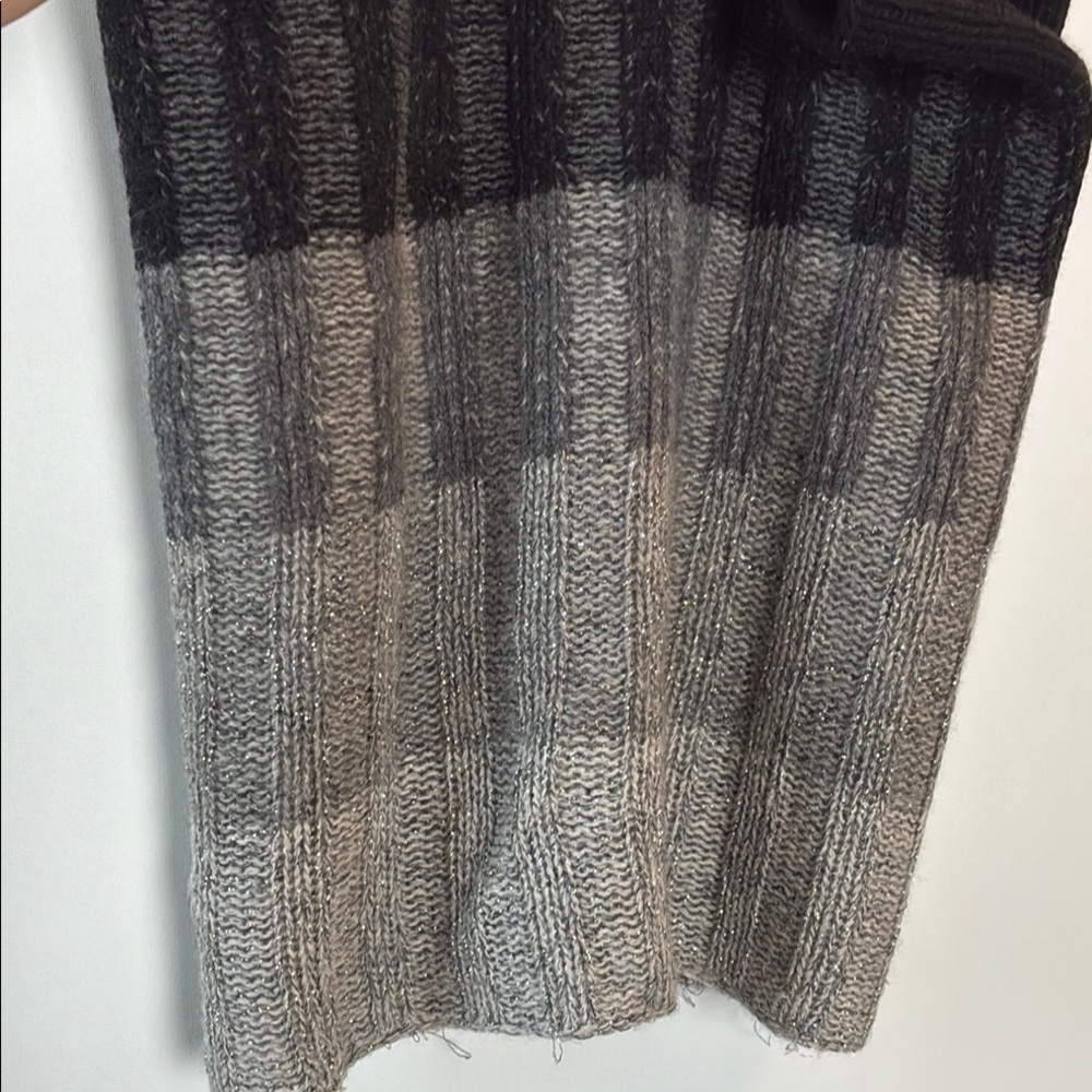 Neiman Marcus 100% Cashmere Gray and Black Cashmere Knit Infinity Scarf